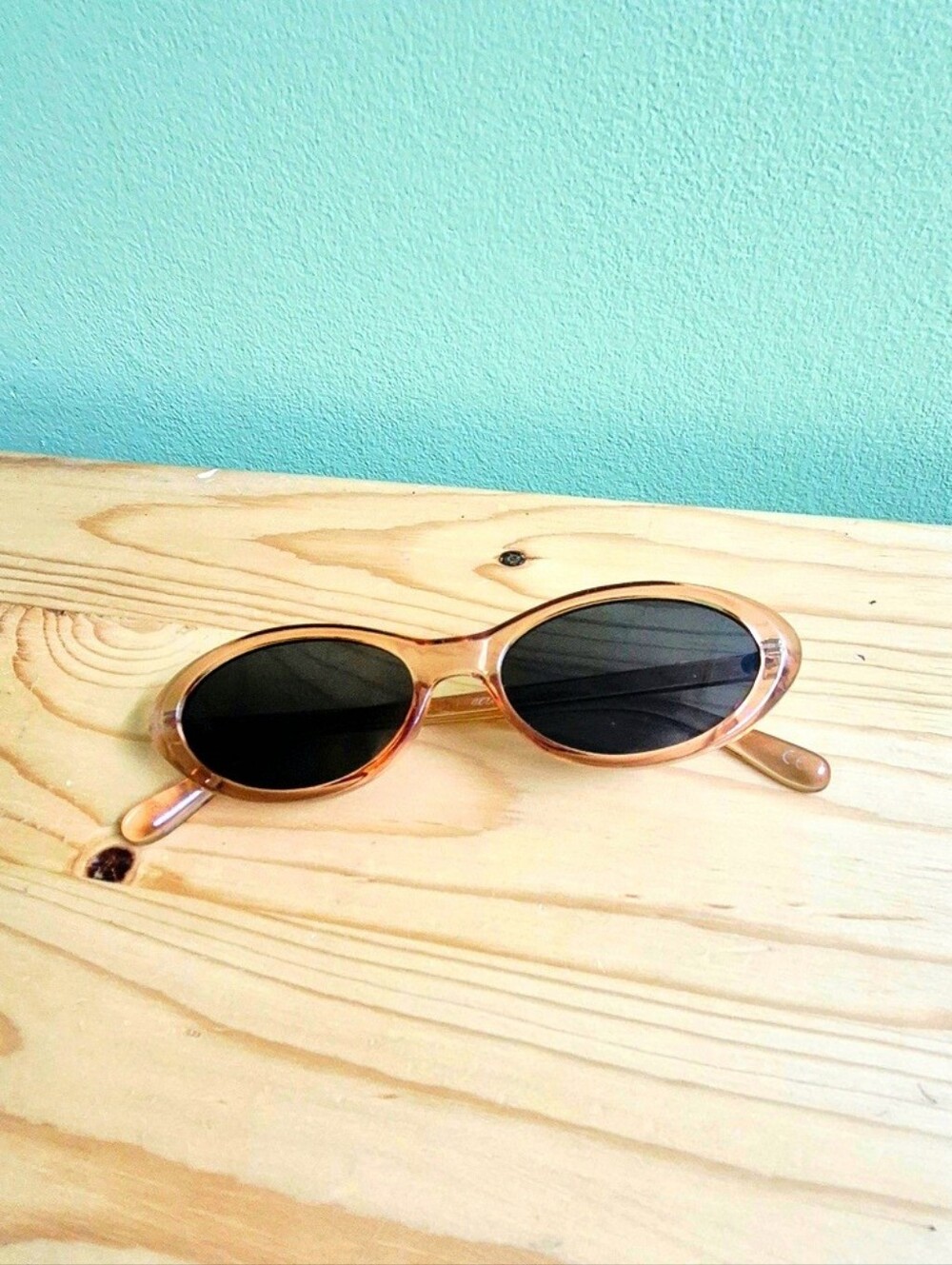 Aerie Skinny Oval Sunglasses – Translucent Peach / Amber